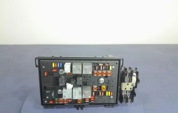 Opel Astra J Fuse box set 13343762