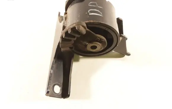Suzuki SX4 Engine mount bracket