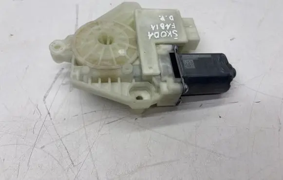 Skoda Fabia Mk3 (NJ) Front door window regulator motor 5JA959812K A66993113