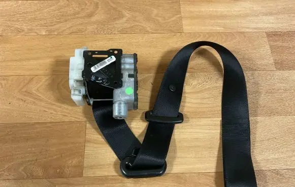Mercedes-Benz C W203 Front seatbelt 2038601085