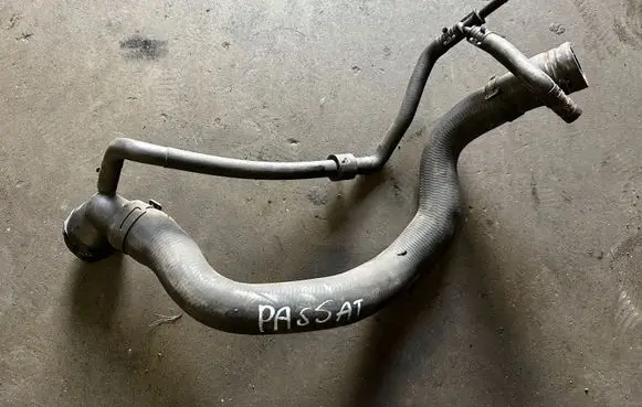 Volkswagen PASSAT B6 Engine coolant pipe/hose 3C0122291