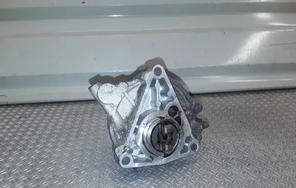 Opel Zafira B Vacuum pump
