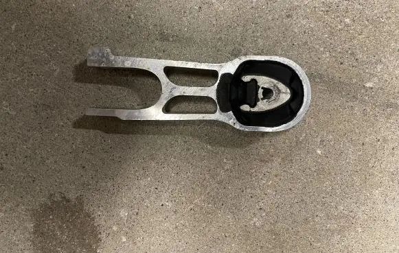 Peugeot 2008 II Engine mount bracket FSGDDV