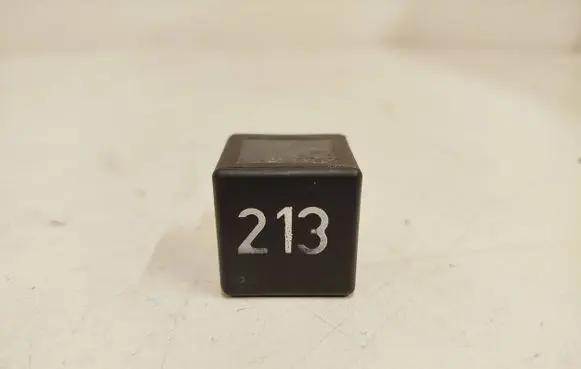 Volkswagen PASSAT B5 Other relay 443951253J