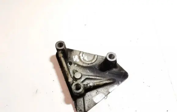 Honda Civic Engine mounting bracket