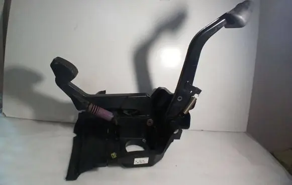 Mercedes-Benz C W203 Brake pedal A2032904701 042450179