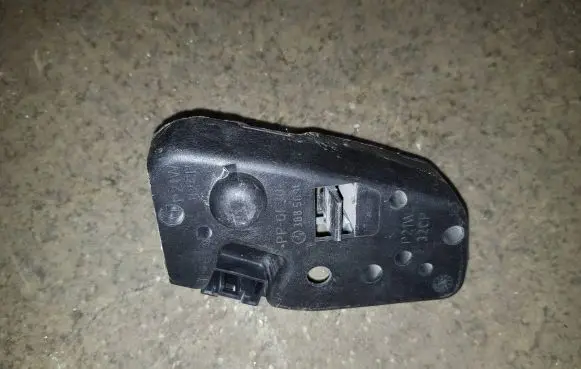 BMW 3 E46 Tail light bulb cover holder 6907937