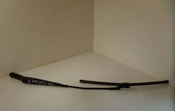 Volkswagen PASSAT B6 Windshield/front glass wiper blade 3C2955409B