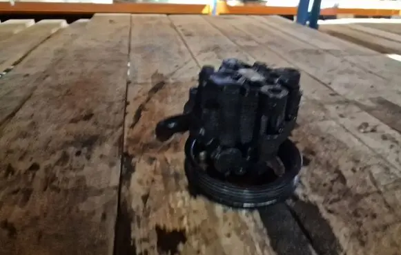 Toyota Corolla Verso E121 Power steering pump