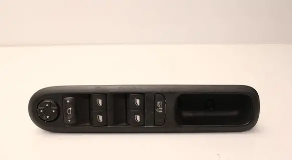Peugeot 5008 Window control relay 