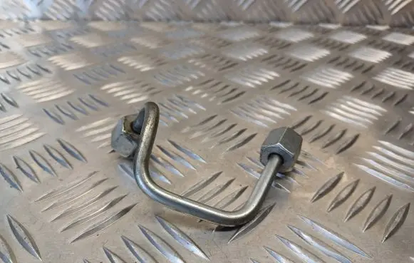 Fuel injector supply line/pipe