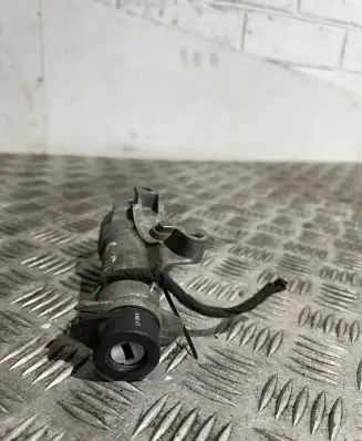 Volkswagen PASSAT B5 Ignition lock 4B0905851A