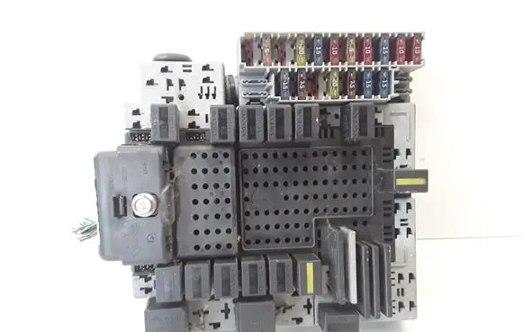 Volvo XC90 Fuse module 30679527 08696098