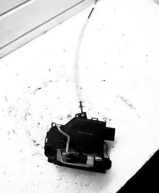 Audi A6 S6 C5 4B Front door lock 481837016B