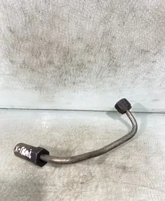 Nissan X-Trail T30 Fuel injector supply line/pipe 