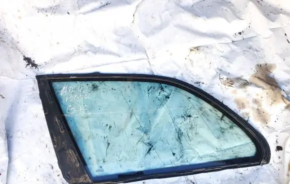 BMW 5 E39 Rear side window
