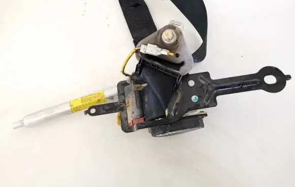 Nissan Primera Front seatbelt 868849f510
