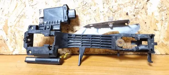 Front door exterior handle/bracket