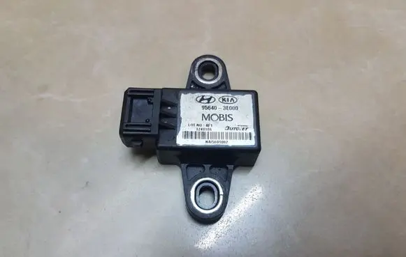 KIA Sorento ESP acceleration yaw rate sensor 956403E000