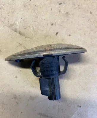 Volvo S80 Front fender indicator light