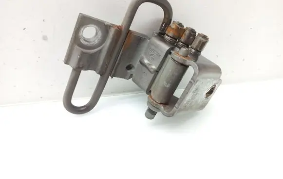 Volkswagen Touran II Front door lower hinge 1T0831412C A046572