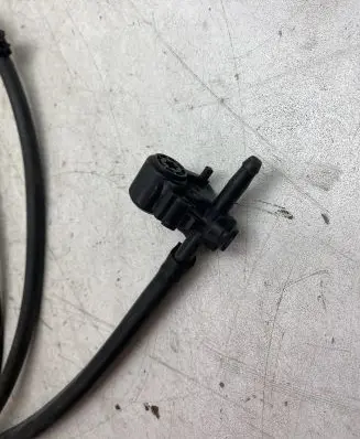 BMW i3 Windshield washer spray nozzle 7347671