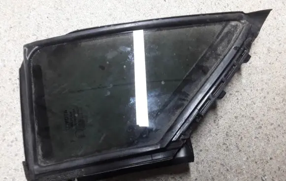 Toyota C-HR I Rear side window