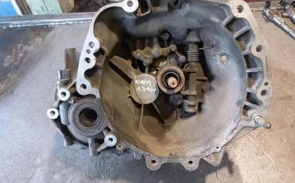 Suzuki Ignis Manual 5 speed gearbox 81A30423