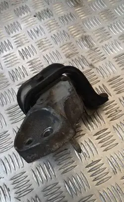 Toyota Yaris Engine mount bracket