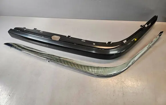 BMW 7 E38 Front bumper splitter molding 8125309 51118125309 8125437