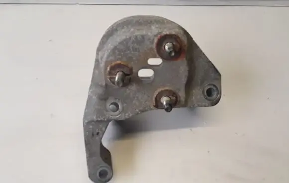Volvo C30 Engine mounting bracket 30775783