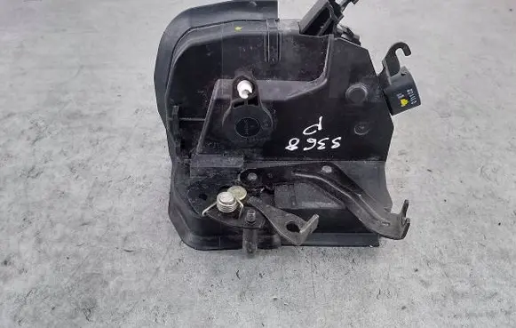 BMW 3 E46 Front door lock 82534339