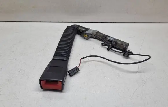 BMW 5 E60 E61 Front seatbelt buckle 7065847