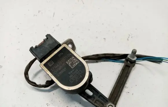 BMW 7 F01 F02 F03 F04 Headlight/headlamp level sensor 37146784075