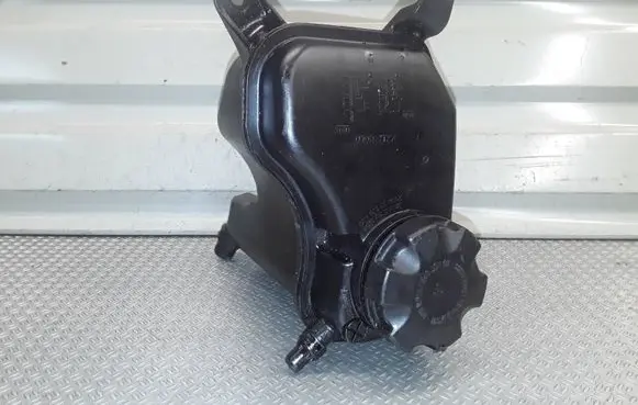 BMW 1 E81 E87 Coolant expansion tank/reservoir 7519368