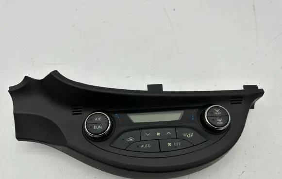 Toyota Yaris Climate control unit 75F206 75F343