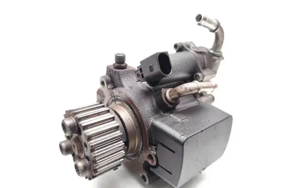 Volkswagen Golf Cross Fuel injection high pressure pump 03L130755E