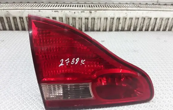 Toyota Avensis Verso Tailgate rear/tail lights