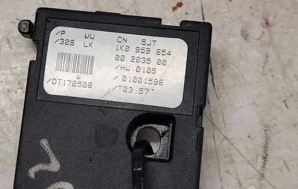 Skoda Octavia Mk2 (1Z) Steering angle sensor 1K095965400203500