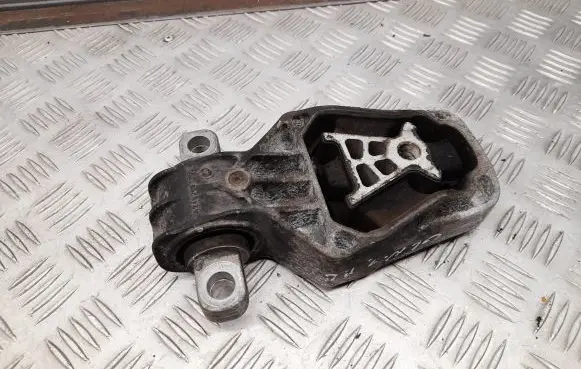 Mercedes-Benz GLA W156 Engine mount bracket A2462401209 2462401209
