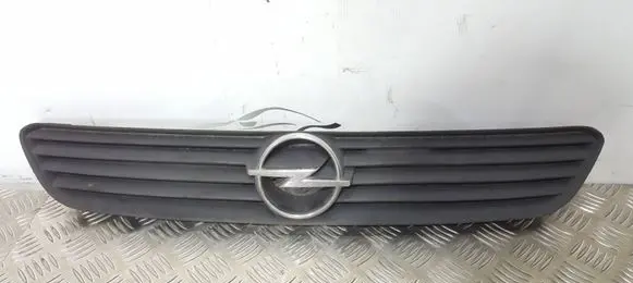 Opel Astra G Front bumper upper radiator grill