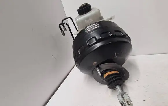 BMW 3 E92 E93 Brake booster 6775931