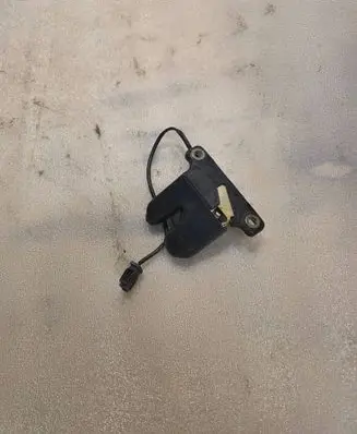 Audi A8 S8 D2 4D Tailgate/trunk/boot lock/catch/latch 827505