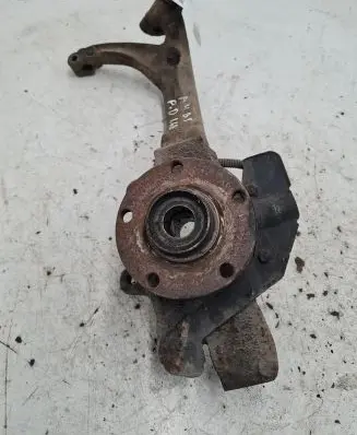 Audi A4 S4 B5 8D Front wheel hub