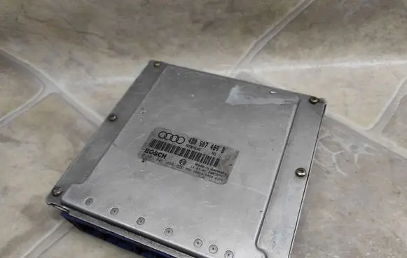 Audi A8 S8 D2 4D Engine control unit/module 4D0907409B 0281001868