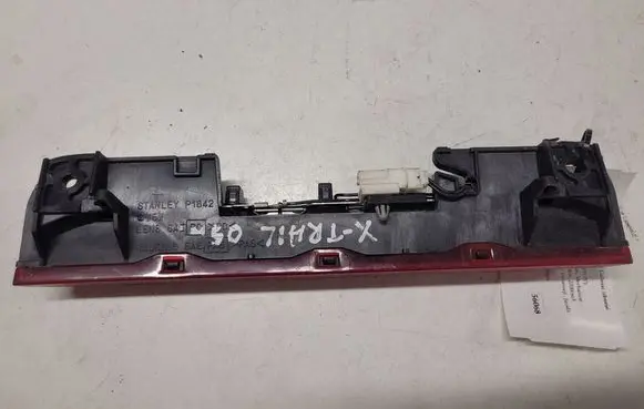 Nissan X-Trail T30 Third/center stoplight P1842