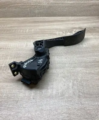 Volkswagen PASSAT B5 Accelerator throttle pedal 8D1721523A 6PV008026