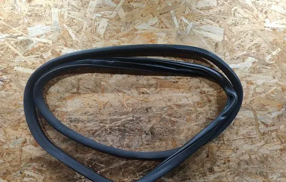 Land Rover Discovery 5 Front door rubber seal