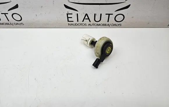 BMW 6 E63 E64 Brake fluid reservoir filler cap with level sensor 