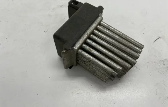 Audi A6 S6 C6 4F Heater blower fan relay 4B0820521
